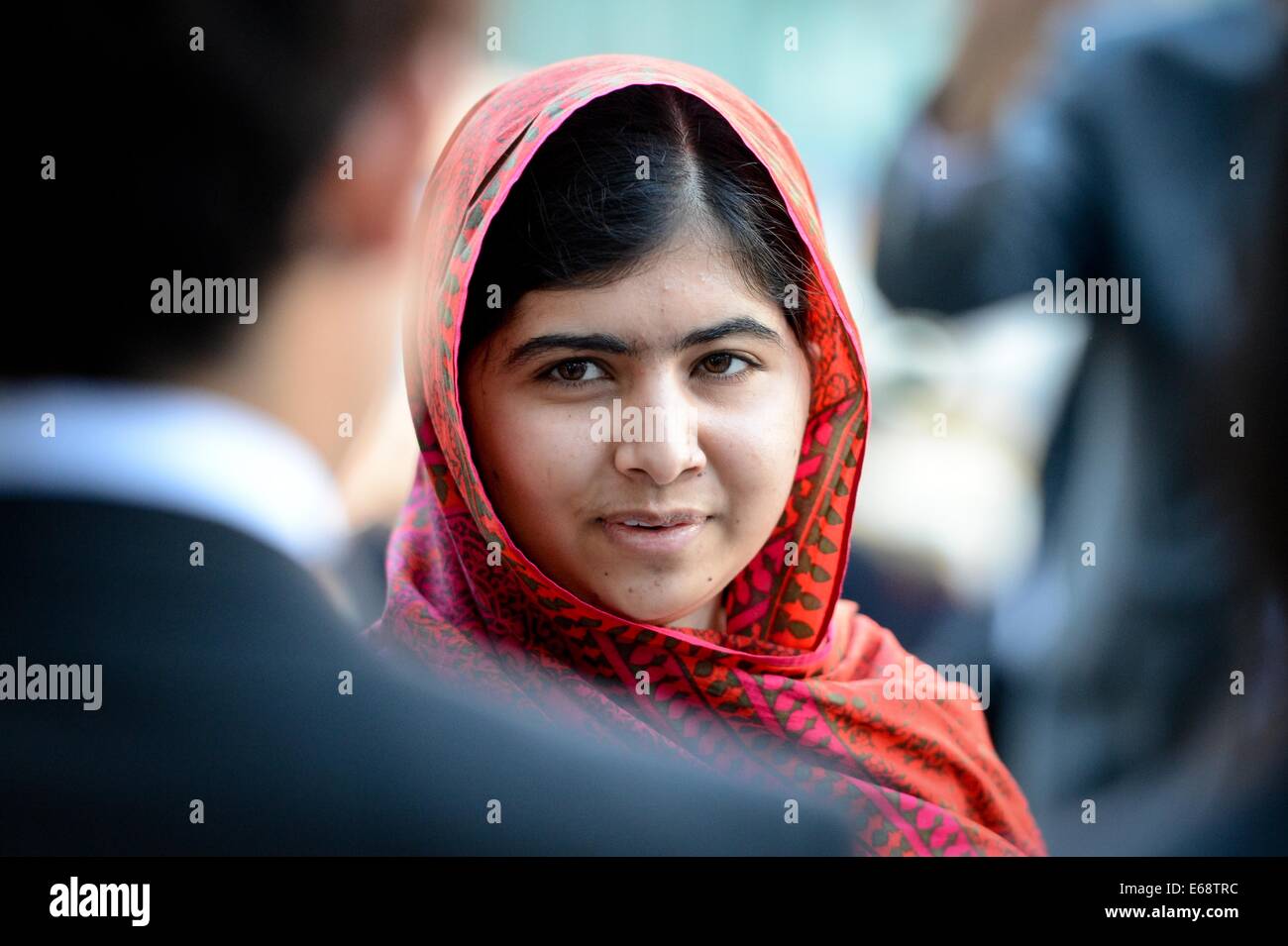 New York, UN-Hauptquartier in New York. 18. August 2014. Bildung Anwalt Malala Yousafzai kommt für ein besonderes Ereignis Markierung 500 Aktionstage für die Millennium Development Goals (MDGs), im UN-Hauptquartier in New York, am 18. August 2014. UN-Generalsekretär Ban Ki-Moon am Montag markiert 500 Tage Action bis zum Stichtag zum Erreichen der Millenniums-Entwicklungsziele, weltweit bekannt als die Millenniums-Entwicklungsziele Credit: Niu Xiaolei/Xinhua/Alamy Live News Stockfoto