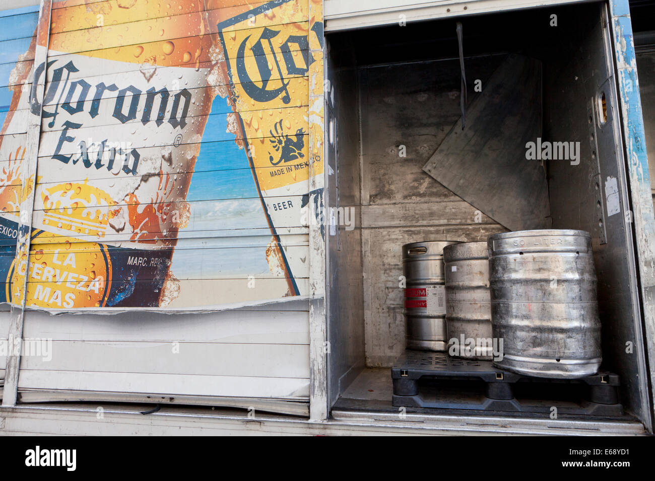 Corona beer Fotos und Bildmaterial in hoher Auflösung Alamy