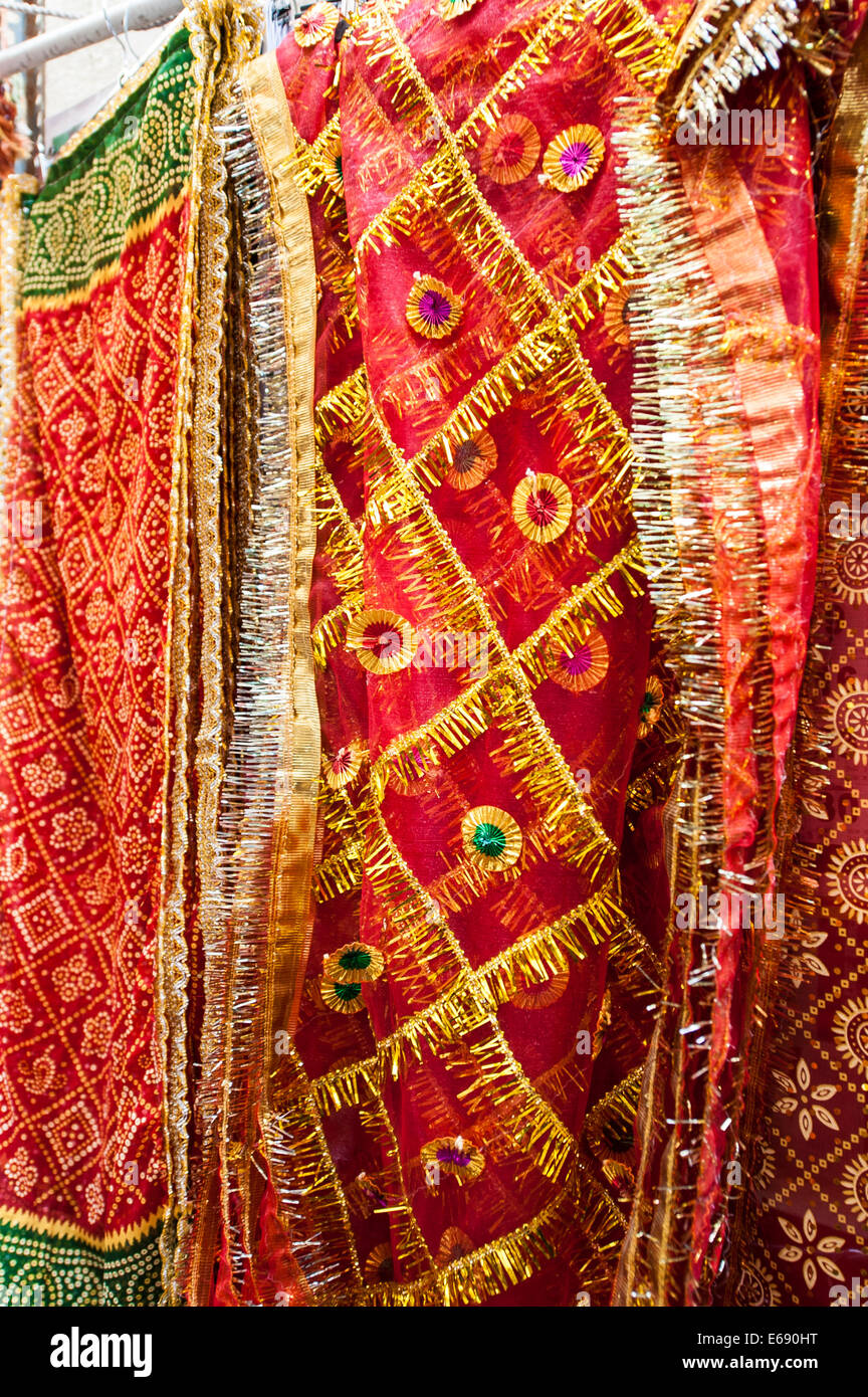 Shemagh arabische Schal Hijab Schal Textil-Souk in Bur Dubai, Dubai, Vereinigte Arabische Emirate VAE. Stockfoto