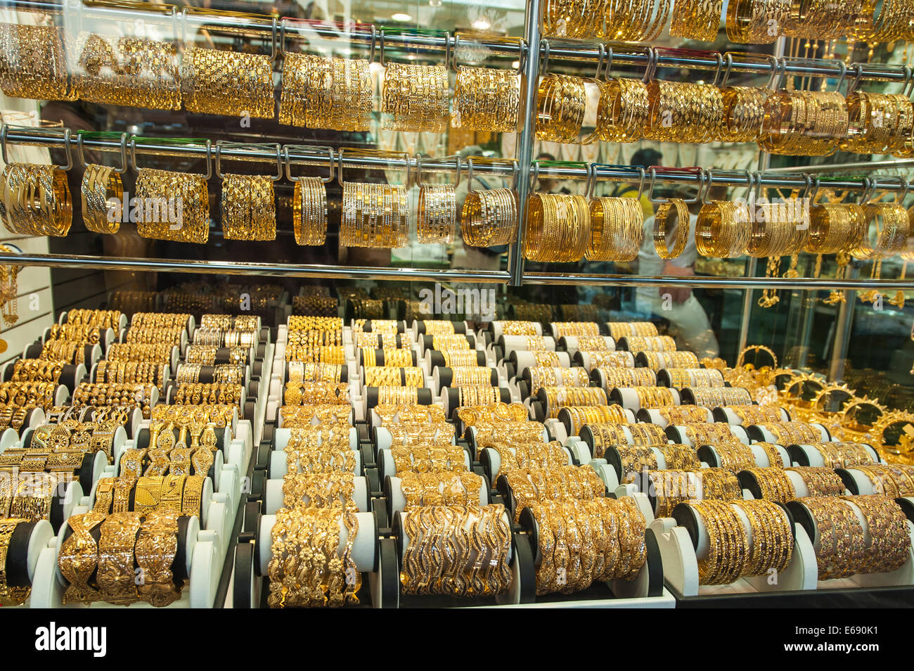 Gold Jewelry Bracelets In Deira Stockfotos Und Bilder Kaufen Alamy