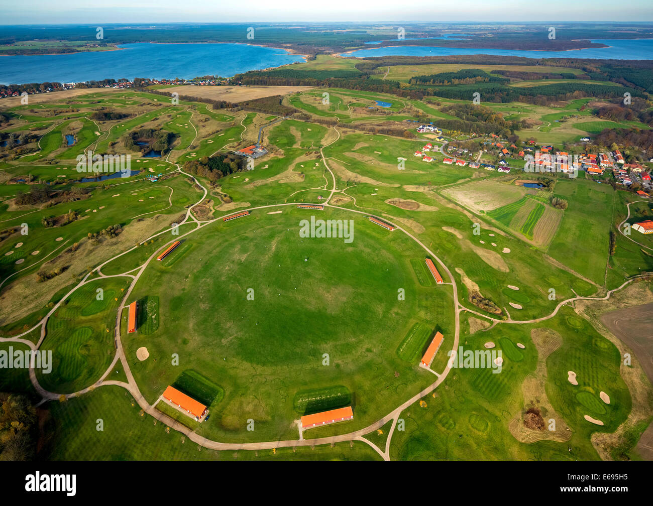 Luftaufnahme, Driving Range des Golf und Country Club Fleesensee Scandinavian Golf Club in Göhren-Lebbin Stockfoto