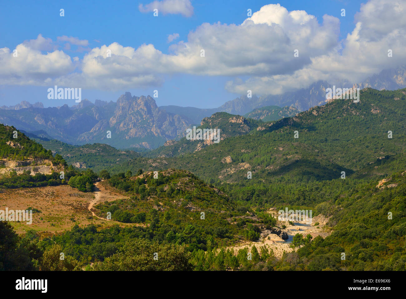 Solenzara-Tal und der Aiguilles de Bavella, Korsika, Frankreich Stockfoto