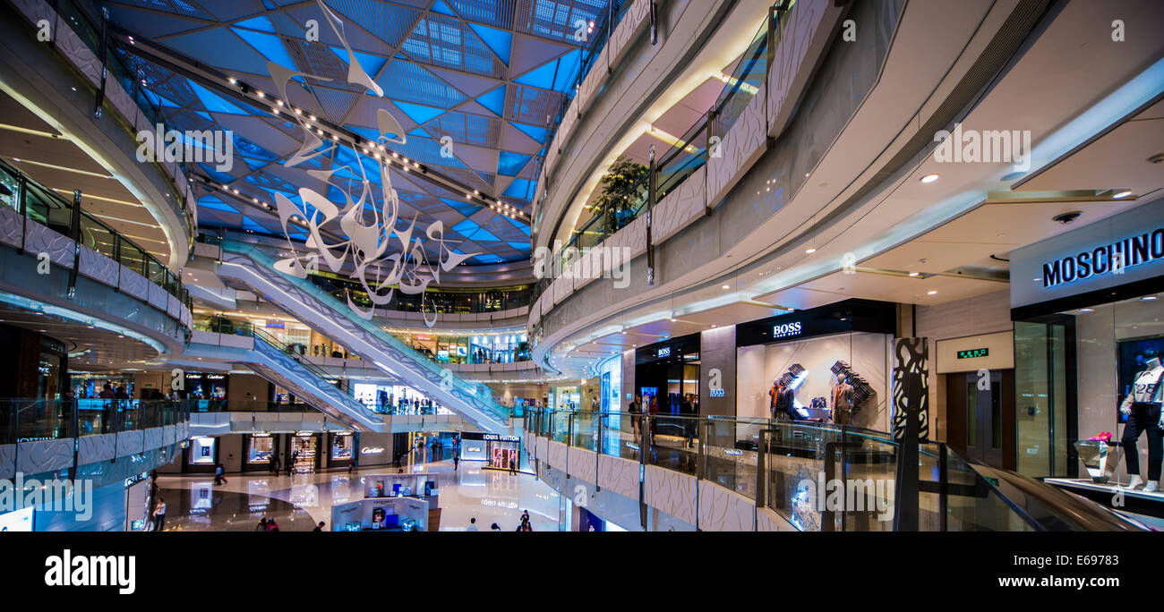 Rolltreppen in der IFC Mall, Pudong, Shanghai, China Stockfoto