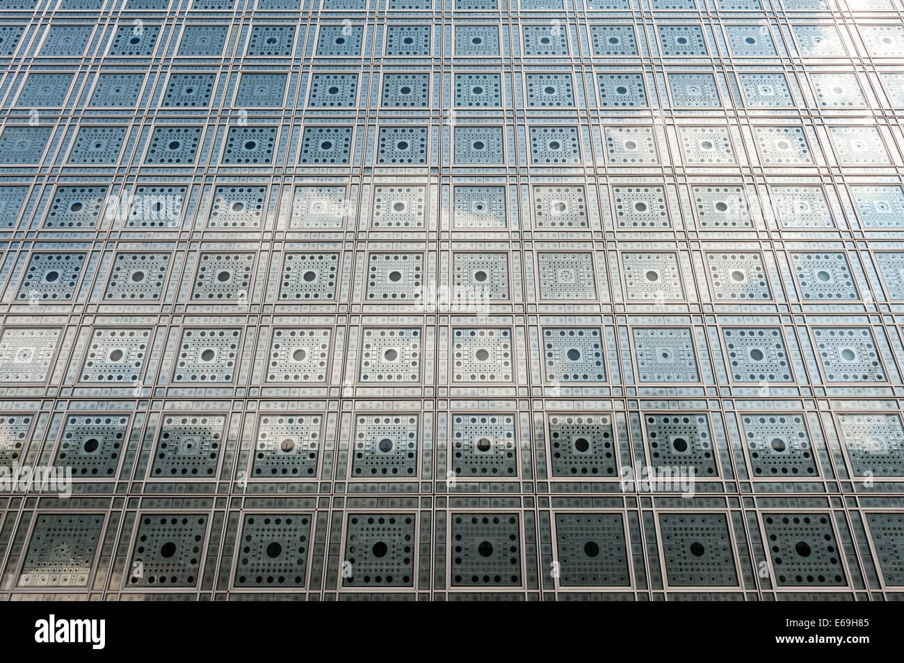 Detail der Fassade des Institut du Monde Arabe, entworfen vom Architekten Jean Nouvel Stockfoto