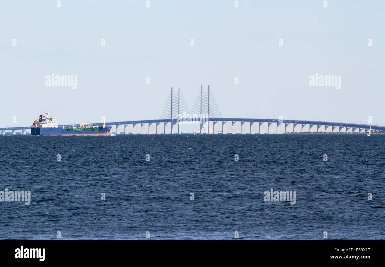 Richtung Süden Chemikalientanker fuhren an die Ostsee, die Annäherung an die Öresund-Brücke nach Schweden. Amager, Kopenhagen, Dänemark. Stockfoto