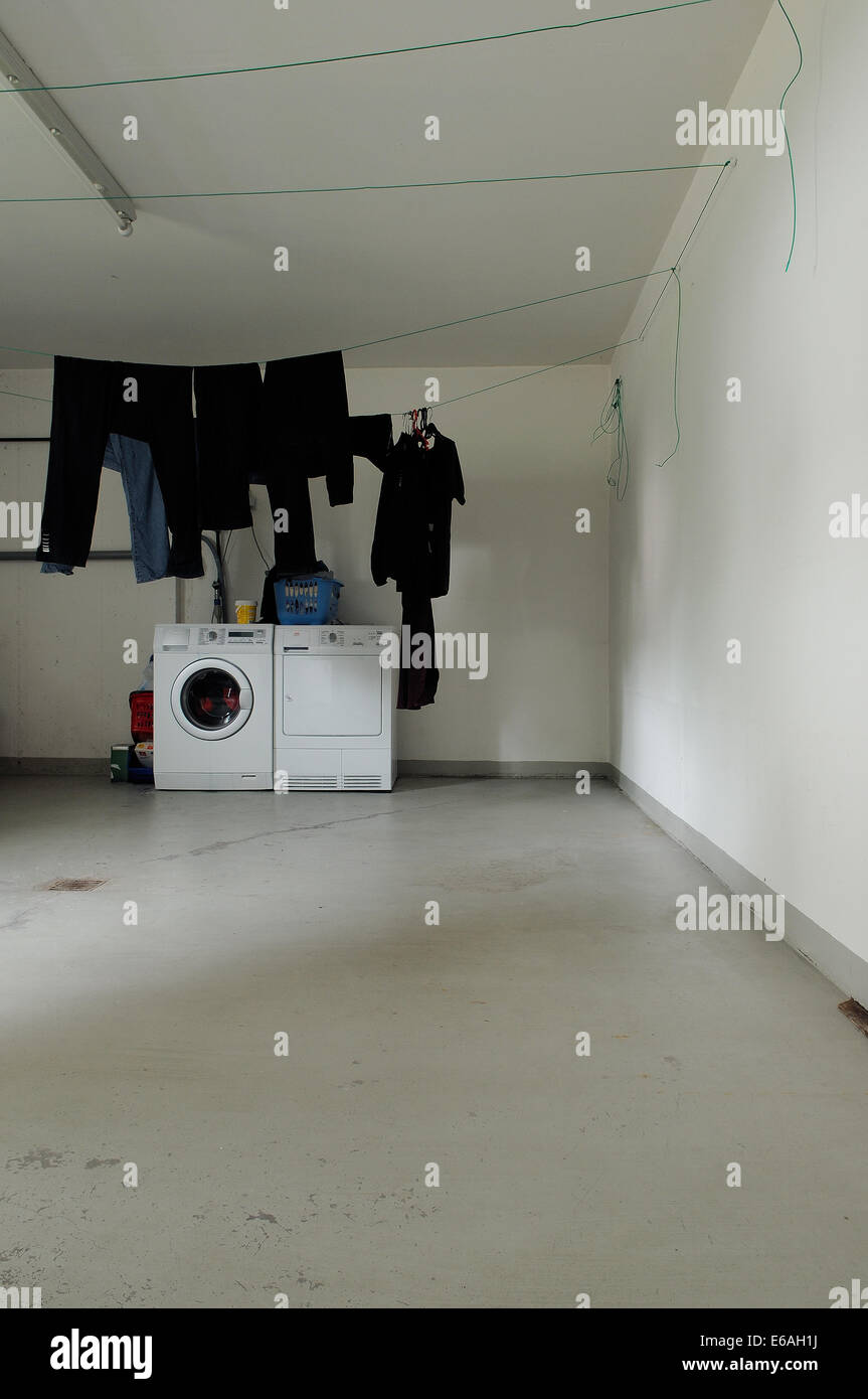 häusliches Leben, Waschmaschine, Keller Waschküche Stockfotografie - Alamy