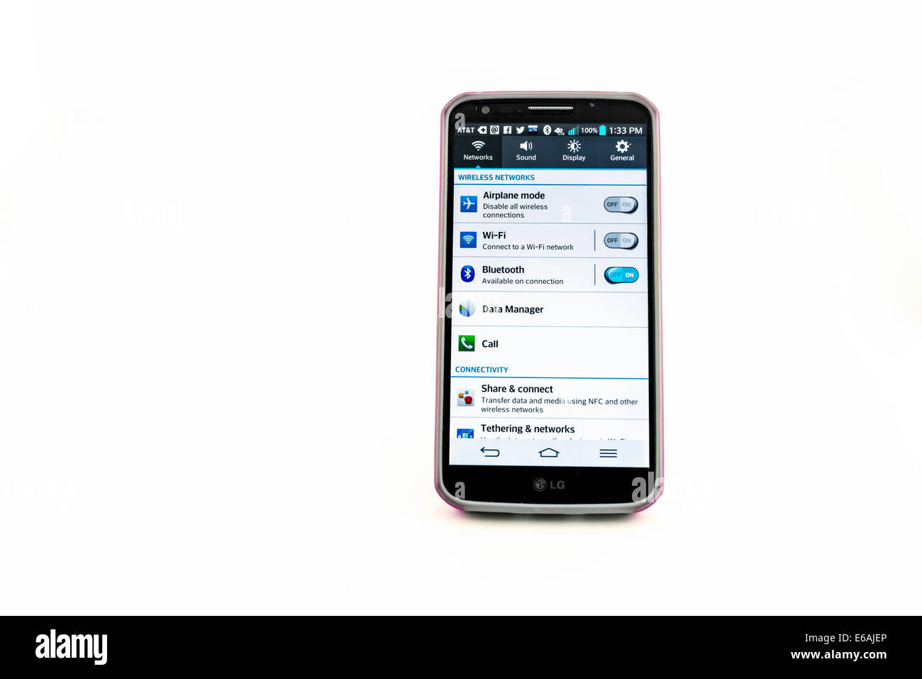 Ein LG G2 Handy mit einem AT&T Plan, Anzeigen auf dem Bildschirm des Anschlussmöglichkeiten. Auf weiß isoliert. USA. Stockfoto