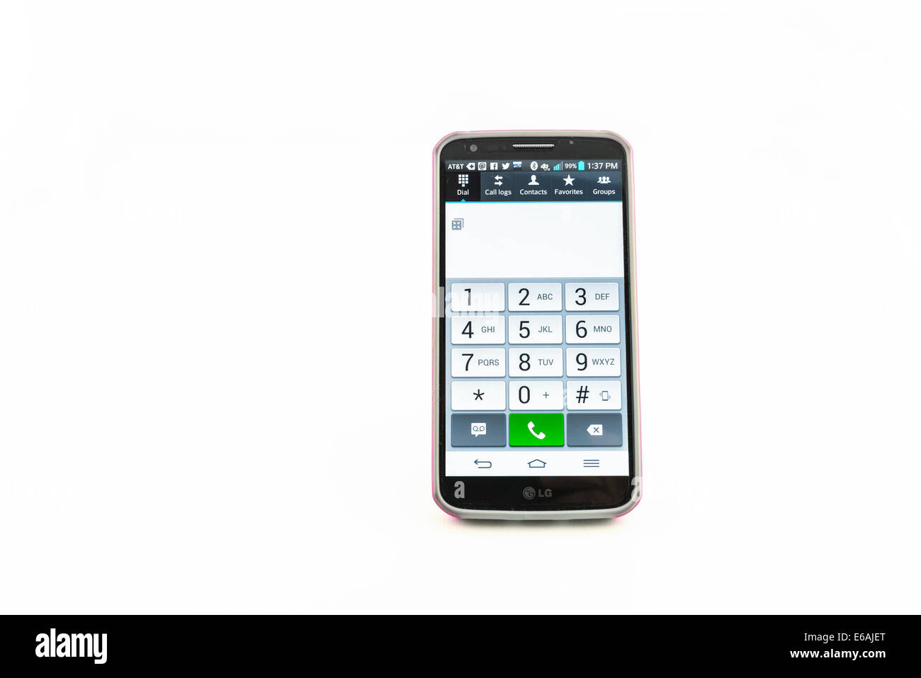 Ein LG G2-Handy mit AT&T Logo Zifferblatt-Pad-Bildschirm auf. Isoliert auf weiss. Stockfoto