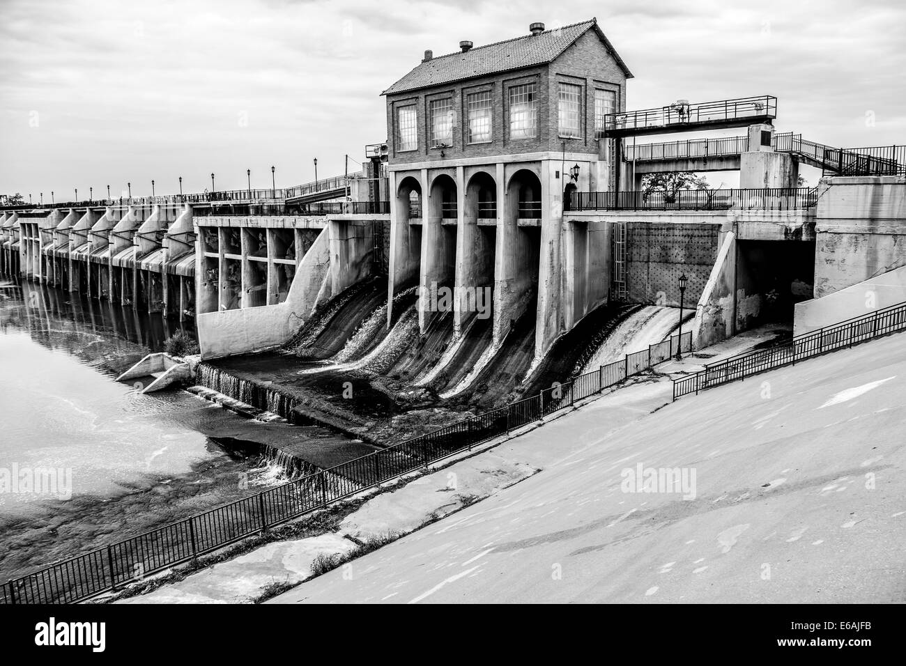 See Overholser Dam, 1918 beendet. Gebaut im Norden Canadian River zu beschlagnahmen, und Oklahoma City, Oklahoma, USA. Stockfoto