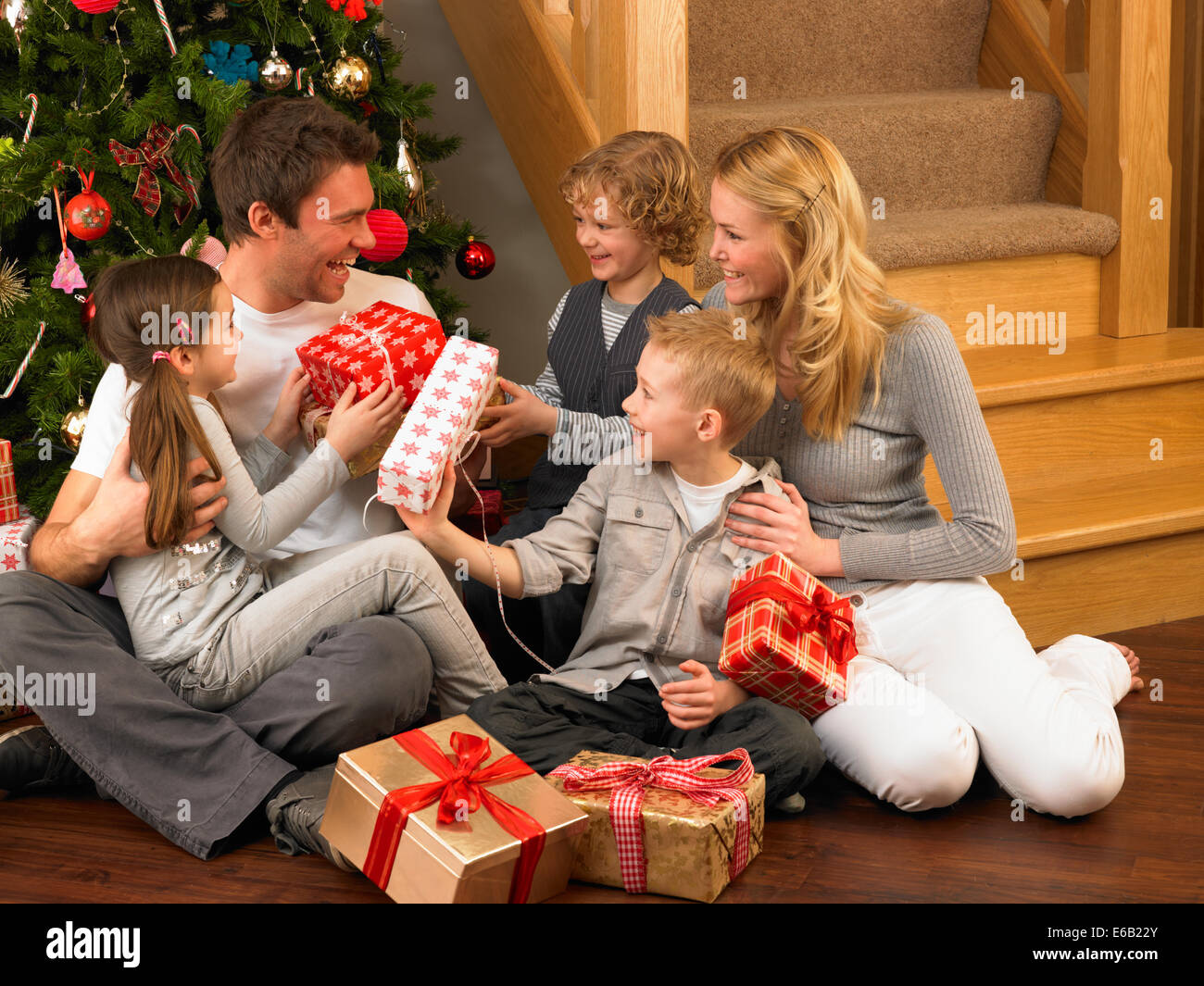 Weihnachten mit der familie Fotos und Bildmaterial in hoher Auflösung