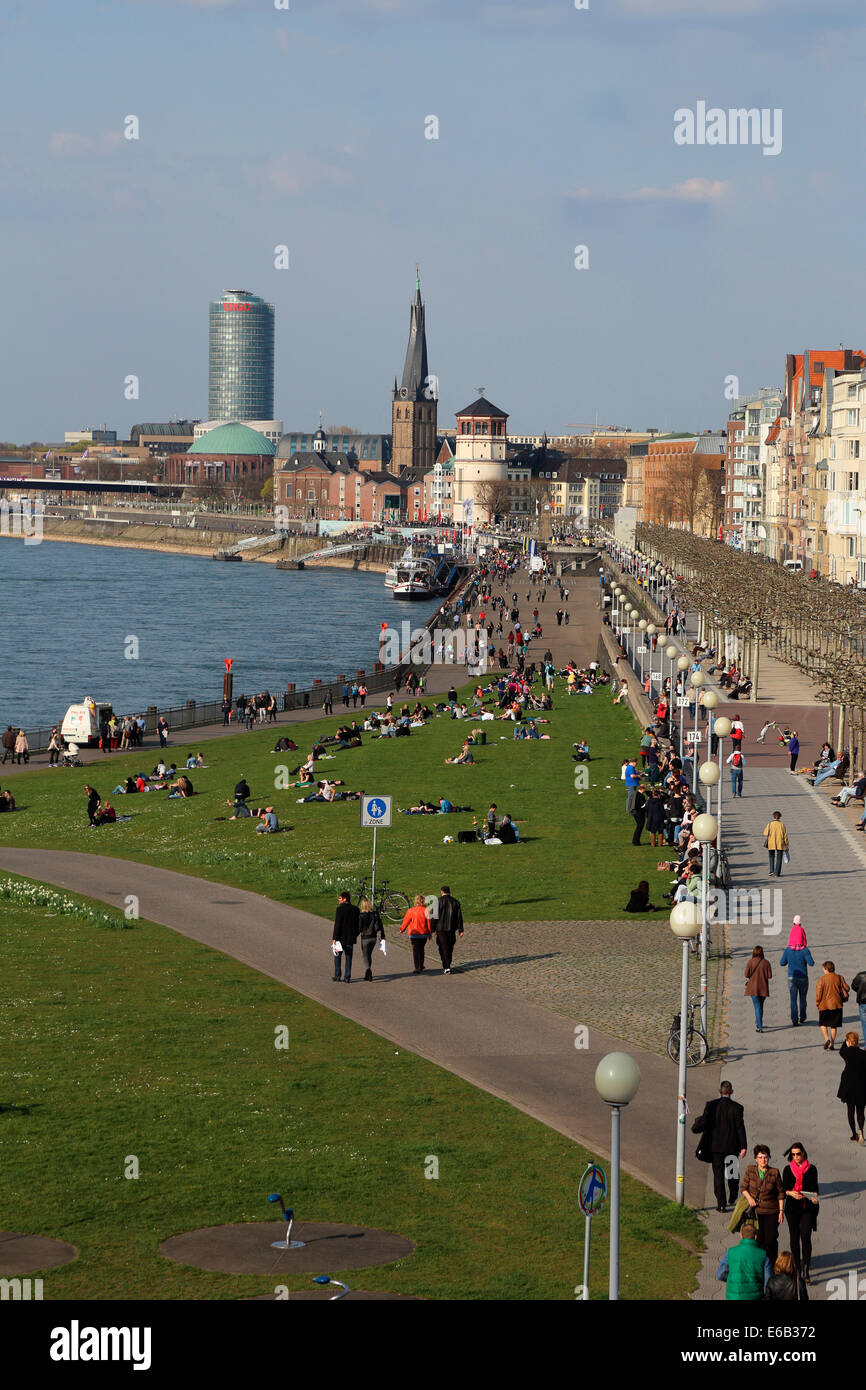 Düsseldorfer Altstadt Rhein Rheinufer Alter seinen St. Lambertus Basilika Stockfoto