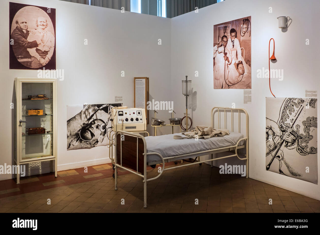 Psychotron II für Elektroschock-Therapie / Elektrokrampftherapie / ECT, Dr. Guislain Museum über die Psychiatrie, Gent, Belgien Stockfoto