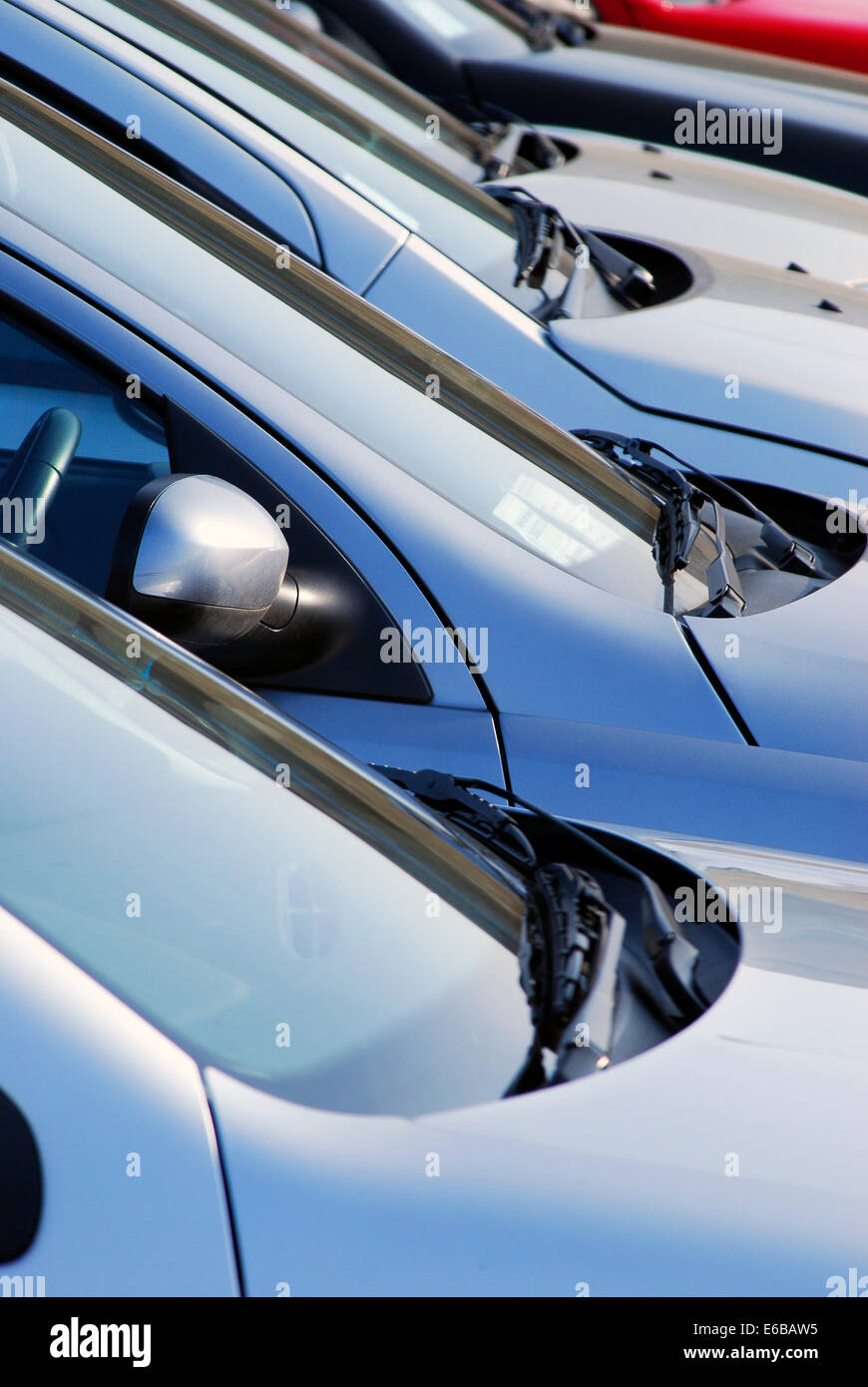 Tele-Ansicht des Autos in UK Parkplatz geparkt Stockfoto
