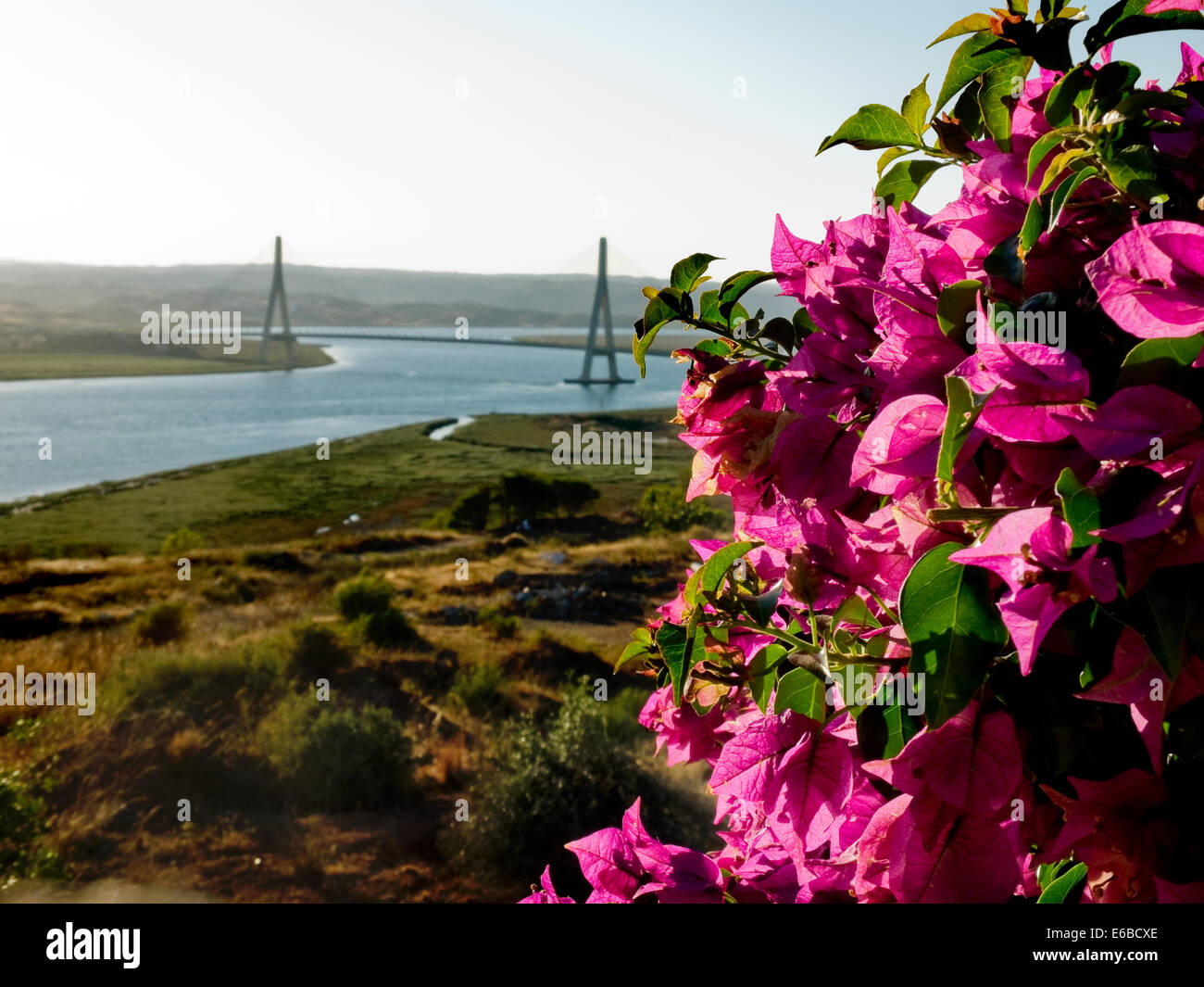 Puente Internacional del Guadiana, Brücke über den Fluss Guadiana in Ayamonte, Huelva.  Andalusien, Spanien Stockfoto