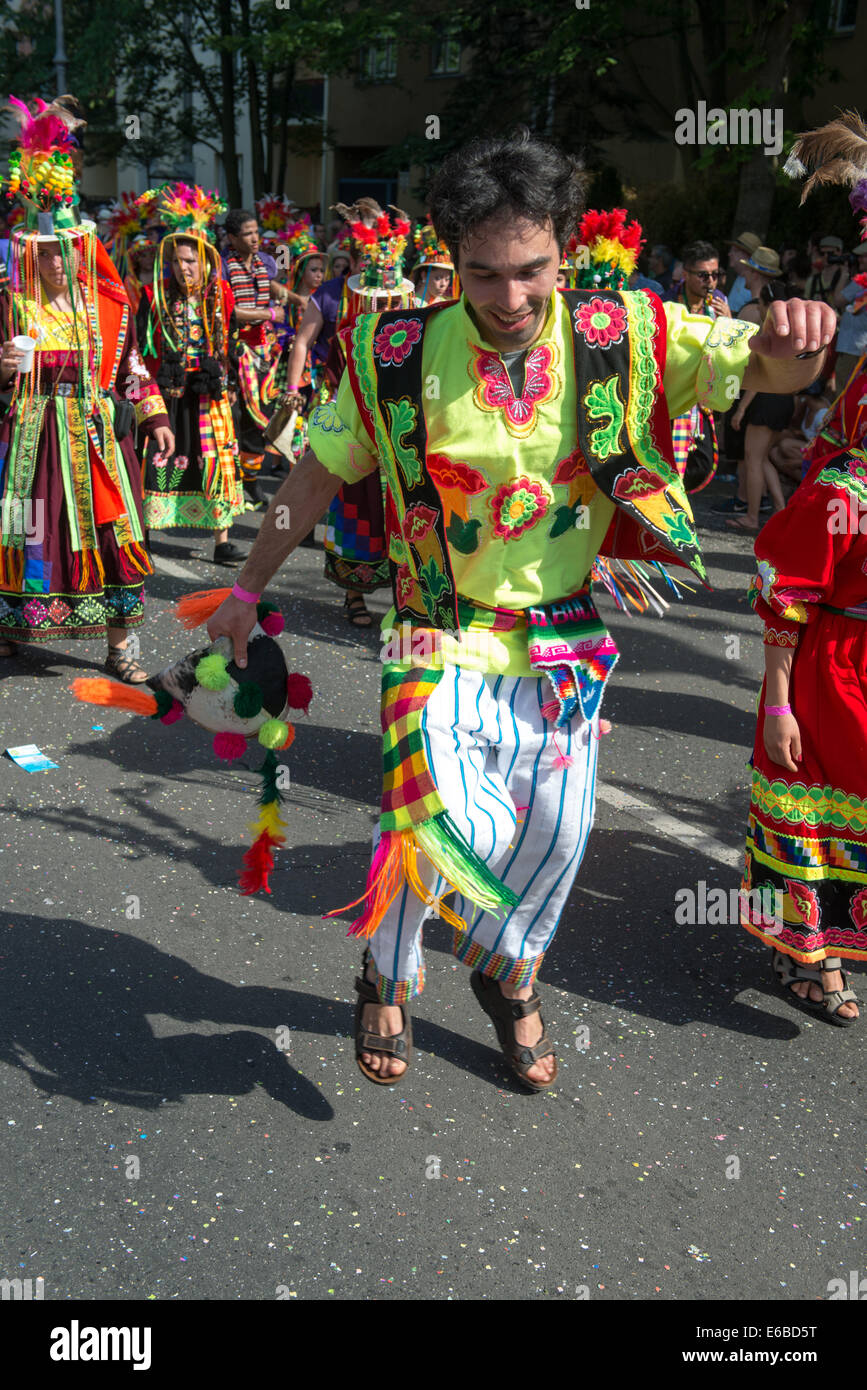 Teilnehmer am Karneval der Kulturen (Karneval der Kulturen), eines der wichtigsten städtischen Festivals in Berlin Stockfoto