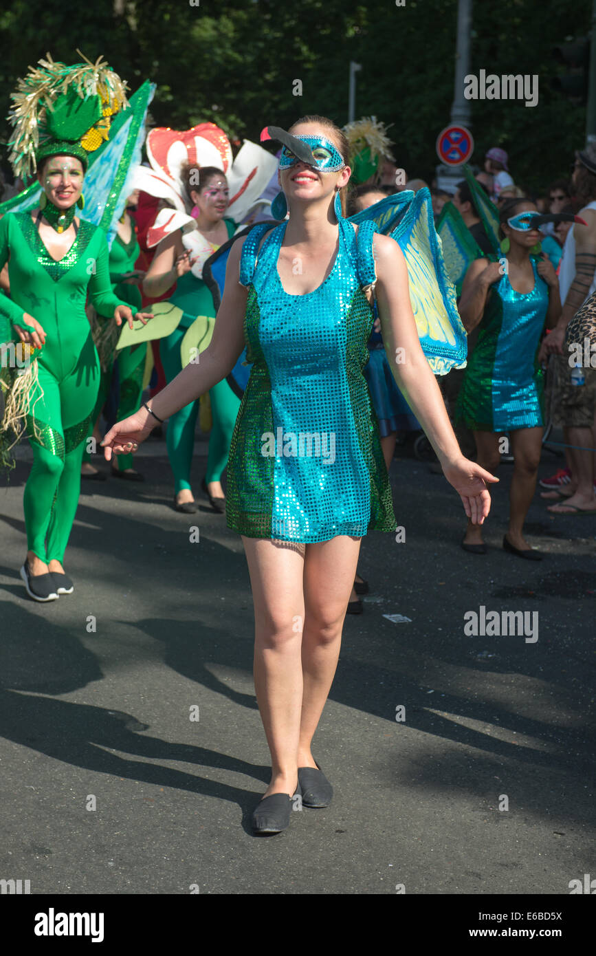 Teilnehmer am Karneval der Kulturen (Karneval der Kulturen), eines der wichtigsten städtischen Festivals in Berlin Stockfoto