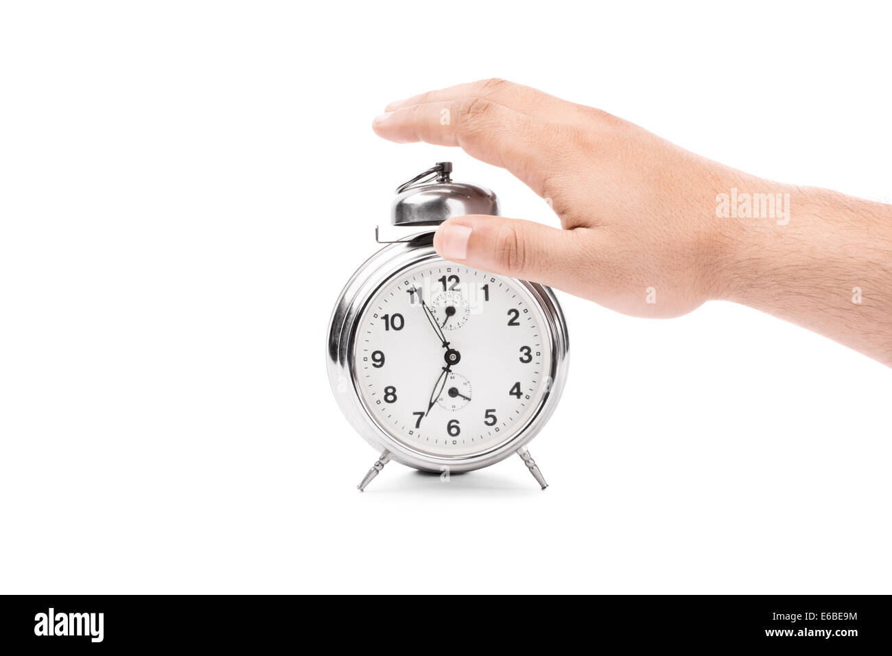 Hand erreichen Sie den Alarm aus der Wecker auszuschalten, isoliert auf weißem Hintergrund. Stockfoto