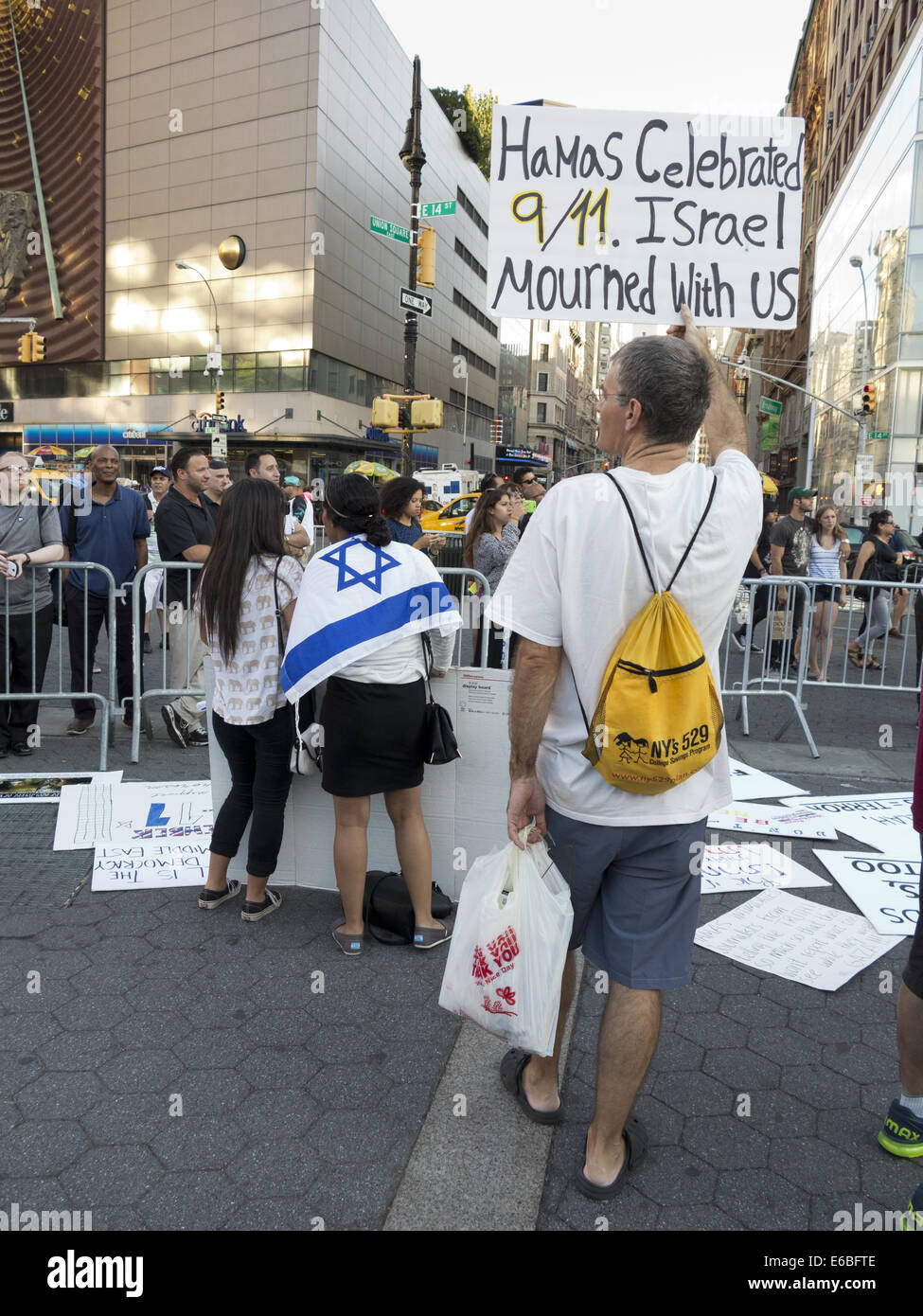 Rally zur Unterstützung Israels und verfolgte religiöse Minderheiten unter dem Islam am Union Square in New York City, 17. August 2014. Stockfoto