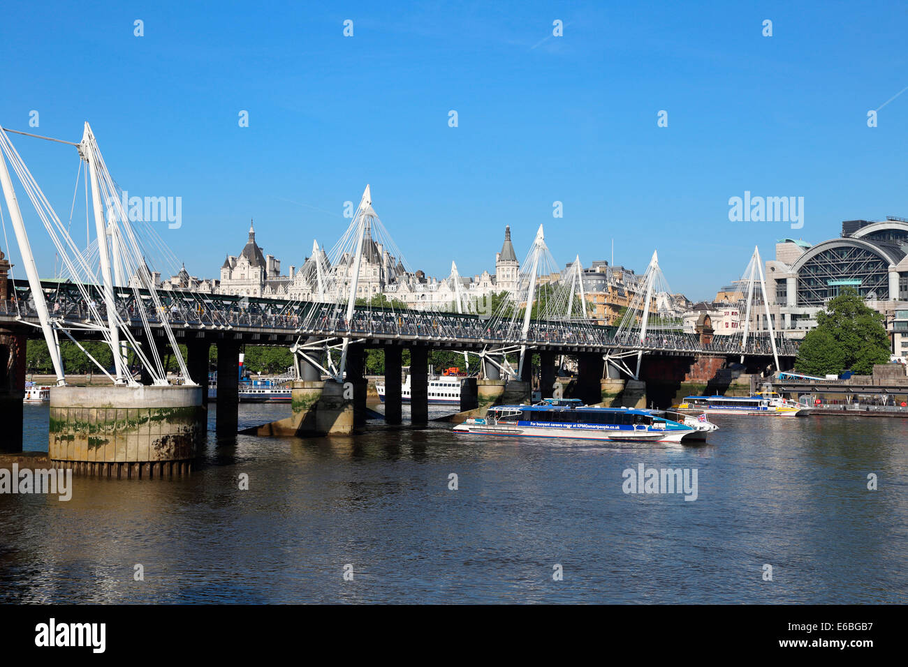 Großbritannien Great Britain London Stadt von Westminster Hungerford Bridge Themse Themse Stockfoto