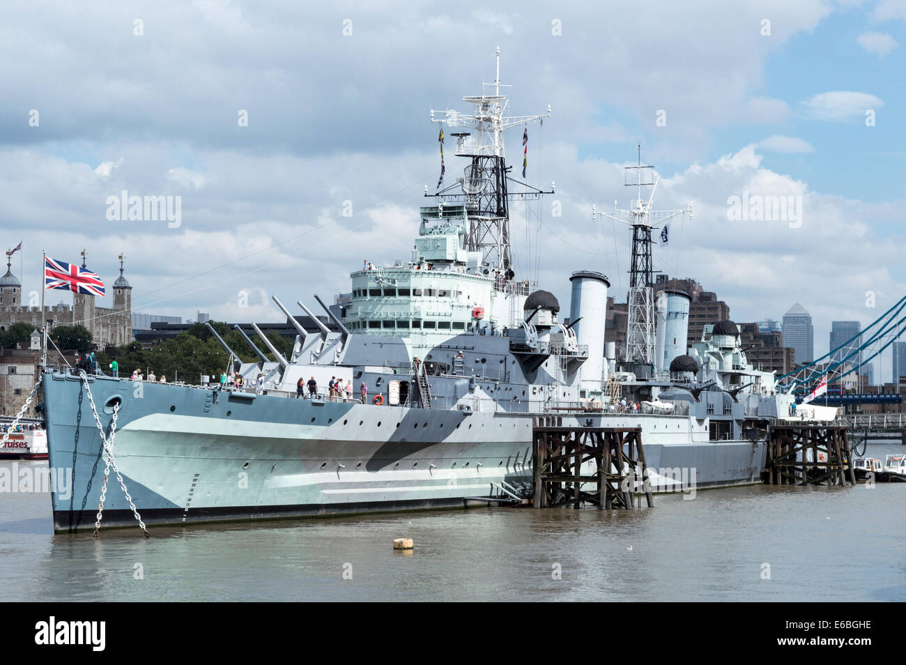 HMS Belfast festgemacht an der Themse, London Stockfoto