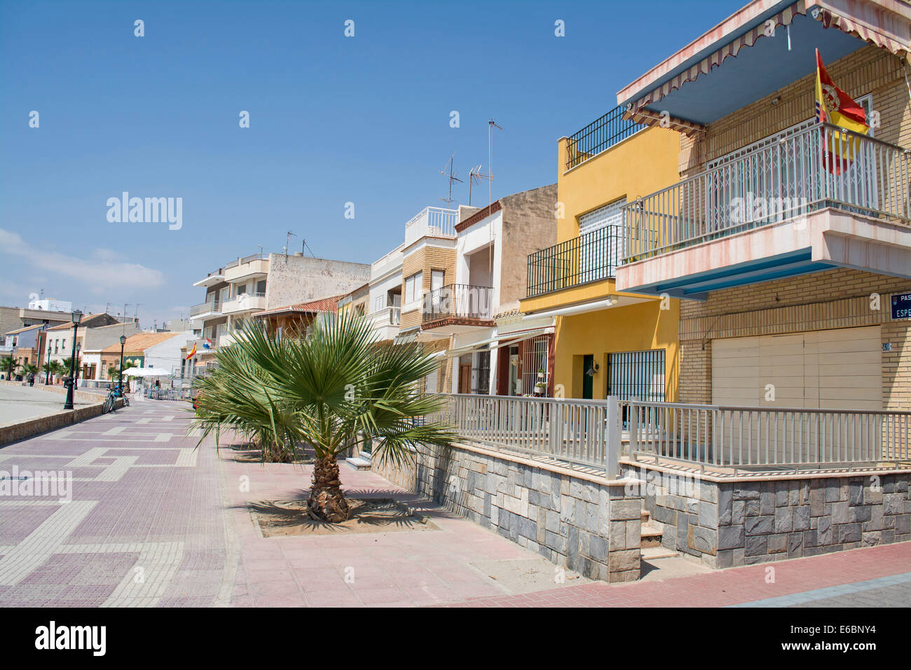Häuser an der Promenade in Los Alcazares, Mar Menor, Murcia, Spanien, Europa Stockfoto