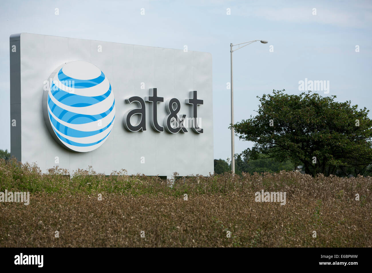 Ein AT&T Logo Zeichen in Northbrook, Illinois. Stockfoto