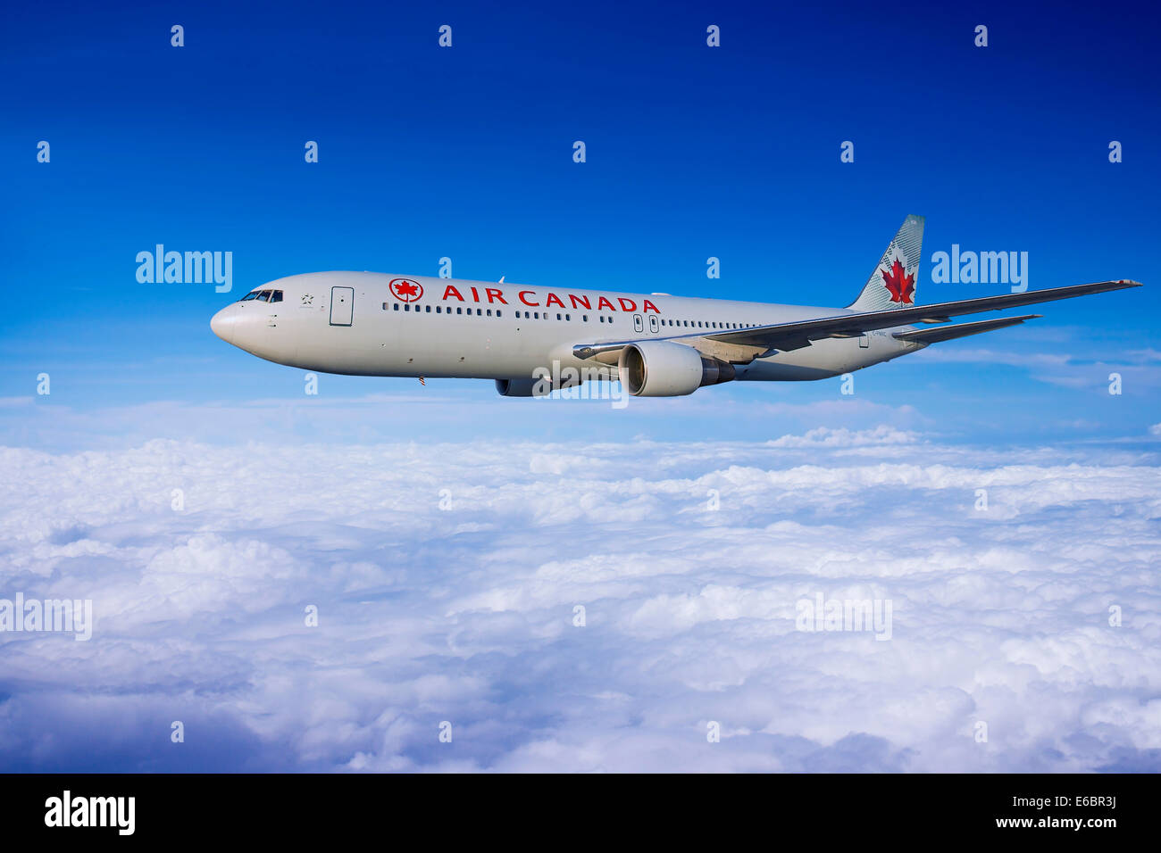Air Canada Boeing 767-333 ER im Flug Stockfotografie - Alamy