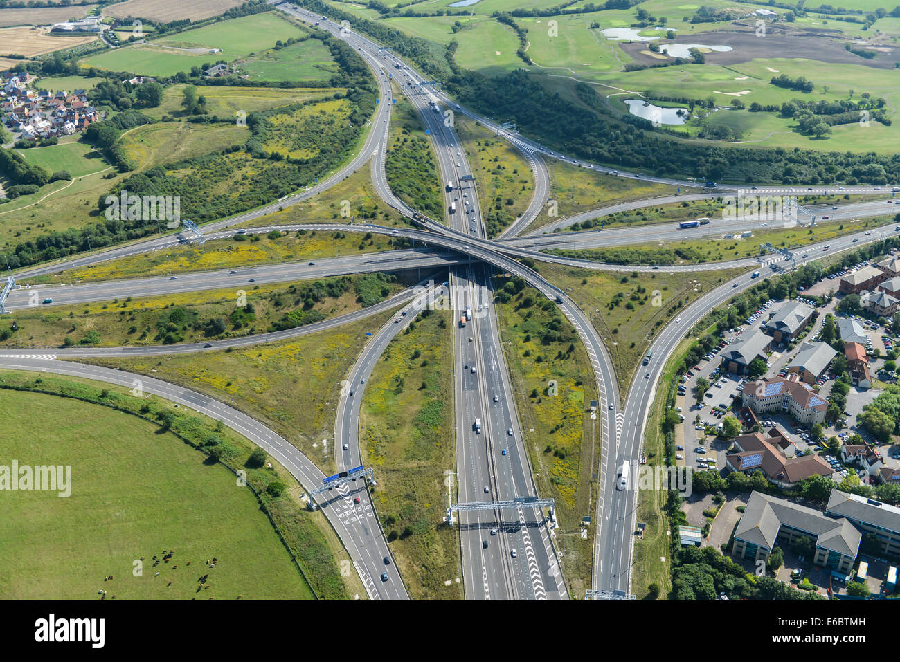 Eine Luftaufnahme von der Almondsbury Interchange für die Junction 20 M4 und M5 Kreuzung 15, in der Nähe von Bristol. Stockfoto