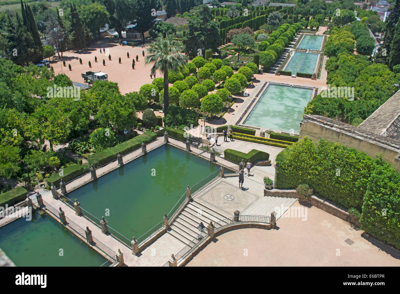 Blick vom Turm der Blick auf den The Alcazar de Los Reyes Cristianos auch bekannt als Alcazar von Cordoba, Cordoba, Andalusien, Stockfoto