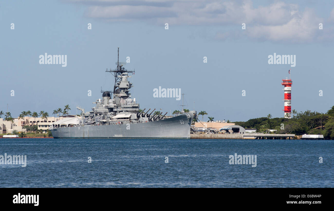 USS Missouri, USA. 31. Juli 2014. Foto aufgenommen am 31. Juli 2014 zeigt die Gesamtansicht des Schlachtschiffes USS Missouri in Pearl Harbor, Hawaii, Vereinigte Staaten. Japan und die USA unterzeichneten Kapitulation Dokumente bis Ende des zweiten Weltkriegs auf dem Schlachtschiff USS Missouri 1945. Seit 1998 wurde das Schlachtschiff USS Missouri public als Mahnmal verankert in Pearl Harbor auf Hawaii eröffnet. © Eugene Tanner/Xinhua/Alamy Live-Nachrichten Stockfoto