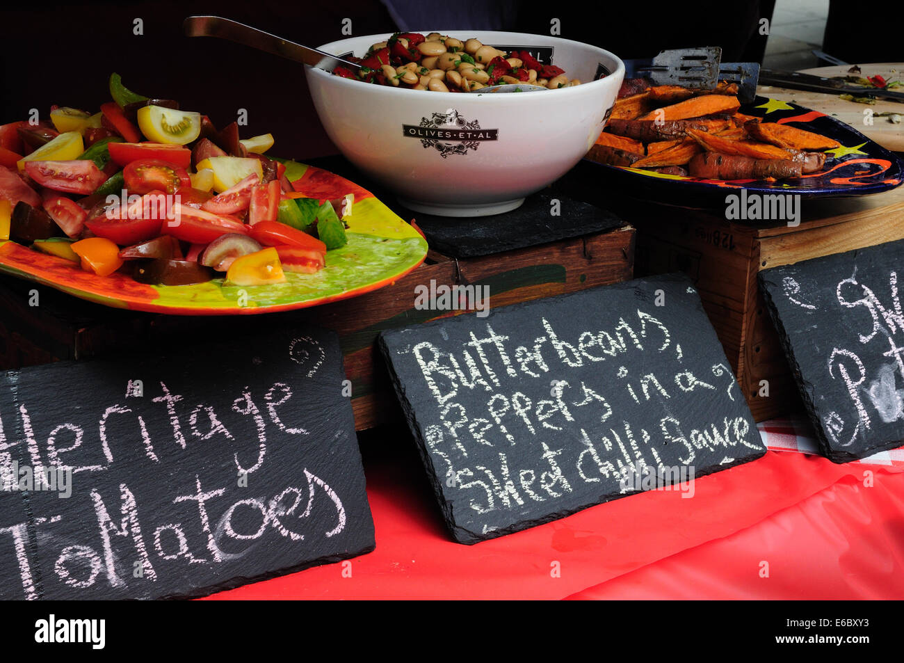 Vegetarische Suppen auf einem festival Stockfoto