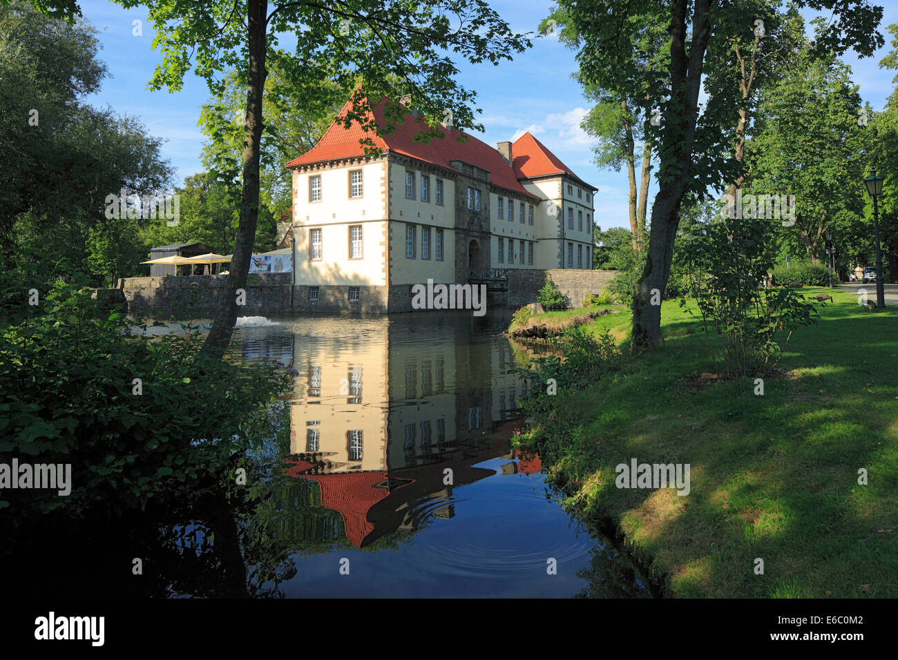 Schloss Struenkede, Renaissanceschloss, Wasserschloss Struenkede Im Schlosspark von Herne-Baukau, Ruhrgebiet, Nordrhein-Westfalen Stockfoto