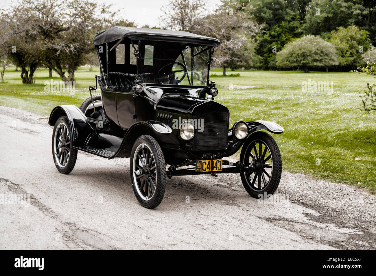 1919-Ford Modell T Runabout auf Bürgersteig Stockfoto
