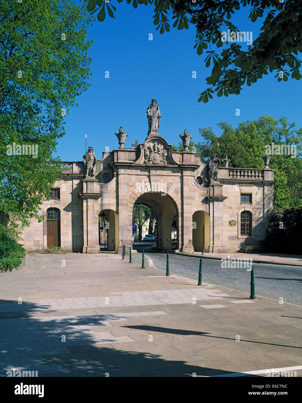 Barockes Stadttor, Paulustor von Johann Dientzenhofer Mit Figur des Apostel Paulus in Osthessisches Bergland, Fulda, Hessen Stockfoto