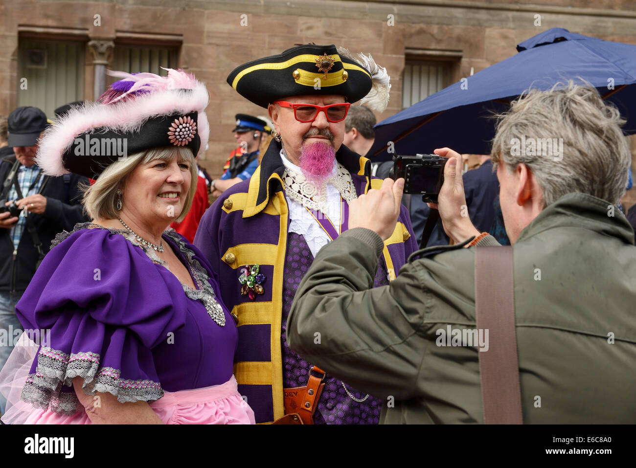 Chester, UK. 20. August 2014. Devlin Hobson und Escort fotografiert in The World Stadtausrufer Turnier findet vor dem Rathaus in Chester City Centre UK Credit: Andrew Paterson/Alamy Live News Stockfoto