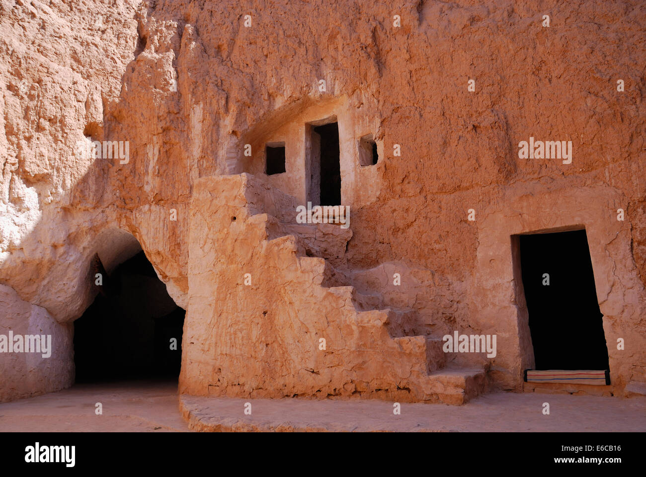 Haus-Hof Höhlenwohnungen in Matmata, Tunesien, Nordafrika Stockfoto