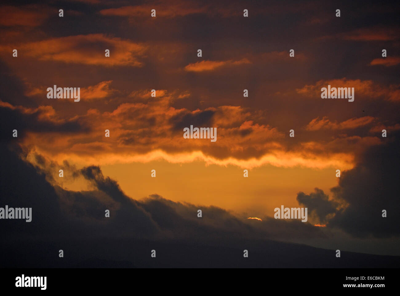 Dramatische, stürmischen Himmel bei Sonnenuntergang Stockfoto