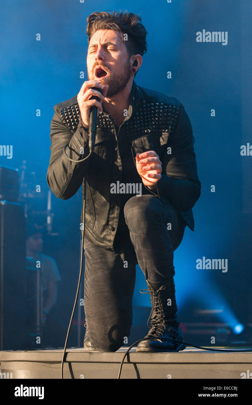 18. August 2014 - Holmdel, New Jersey, USA - Sänger DAVEY HAVOK der Band AFI führt live im PNC Bank Arts Center in Holmdel, New Jersey (Credit-Bild: © Daniel DeSlover/ZUMA Draht) Stockfoto