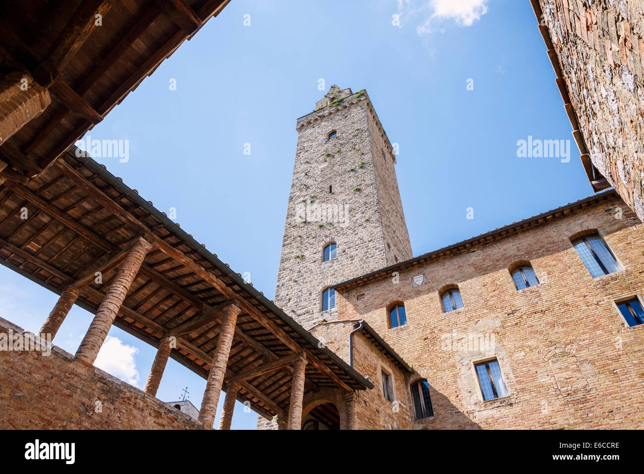Der "Torre Grossa" und der "Palazzo Comunale" in San Gimignano, Toskana. Stockfoto