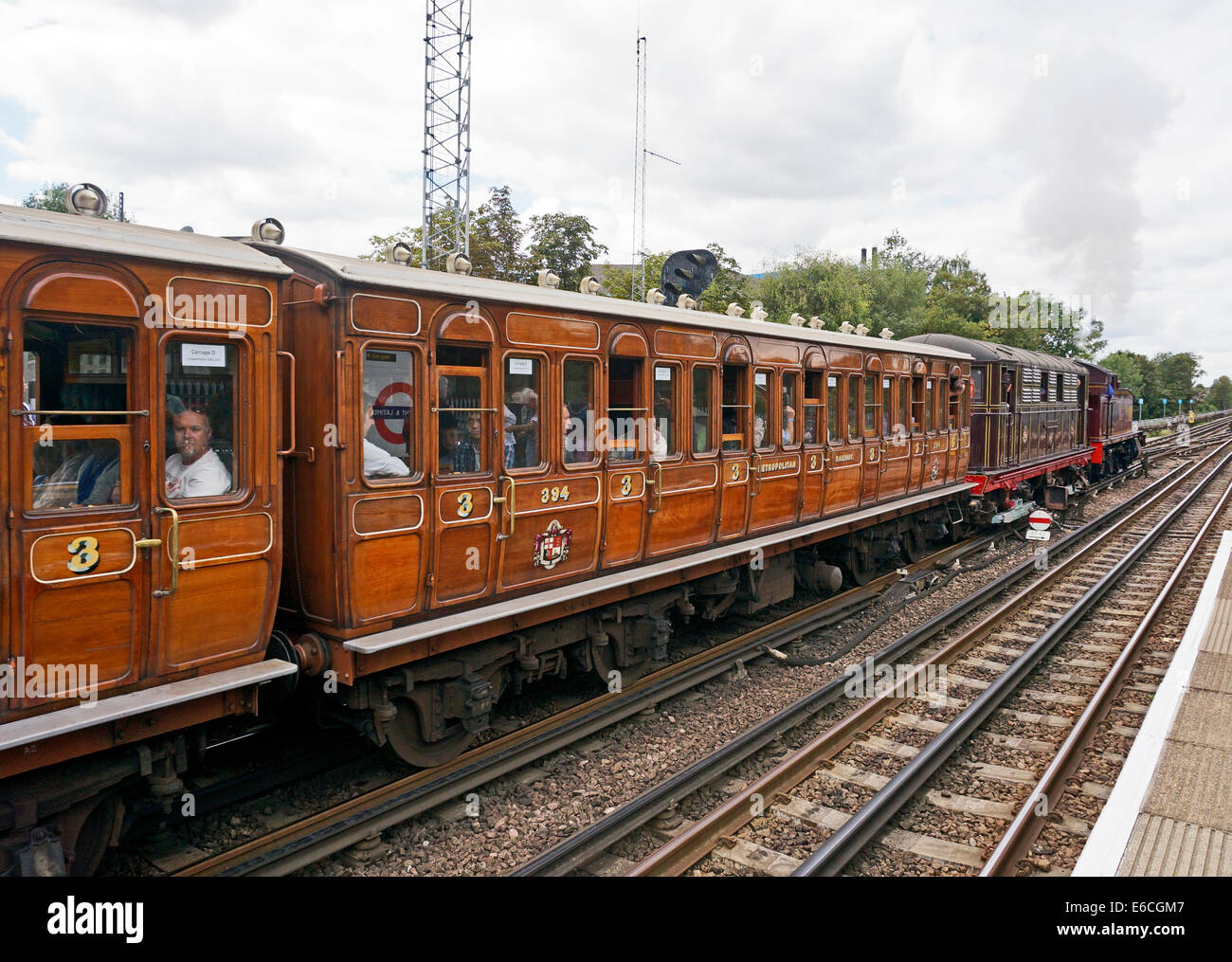 Dampf auf der Metropolitan Line 16. August 2014 von Rickmansworth, Chesham mit L150 führt durch Chalfont & Latimer Stockfoto