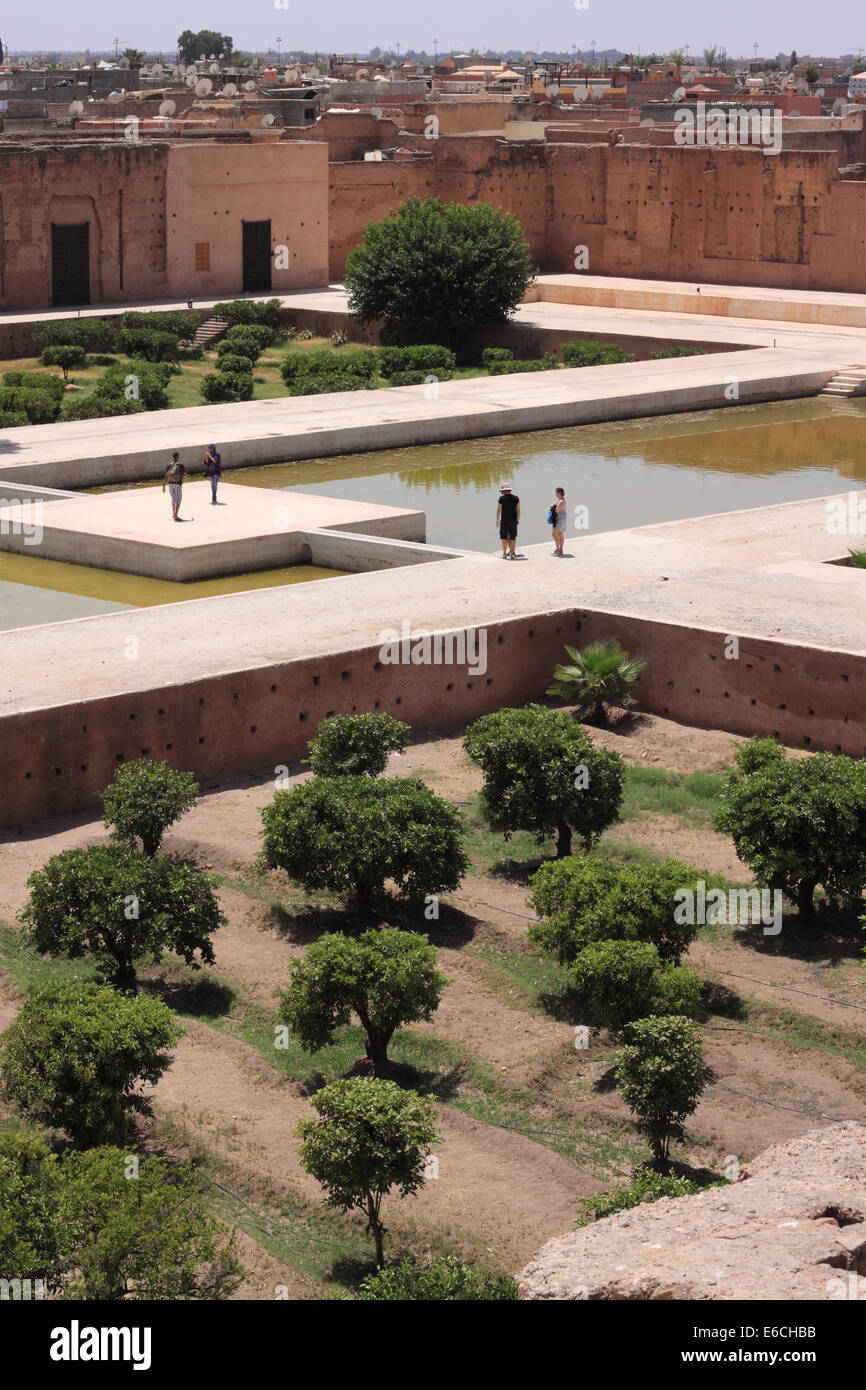 Marrakesch, Marokko die Höfe im El Badi Palast zeigt versunkene Obstgarten Obstgärten und Wasser Garten-Pools Stockfoto