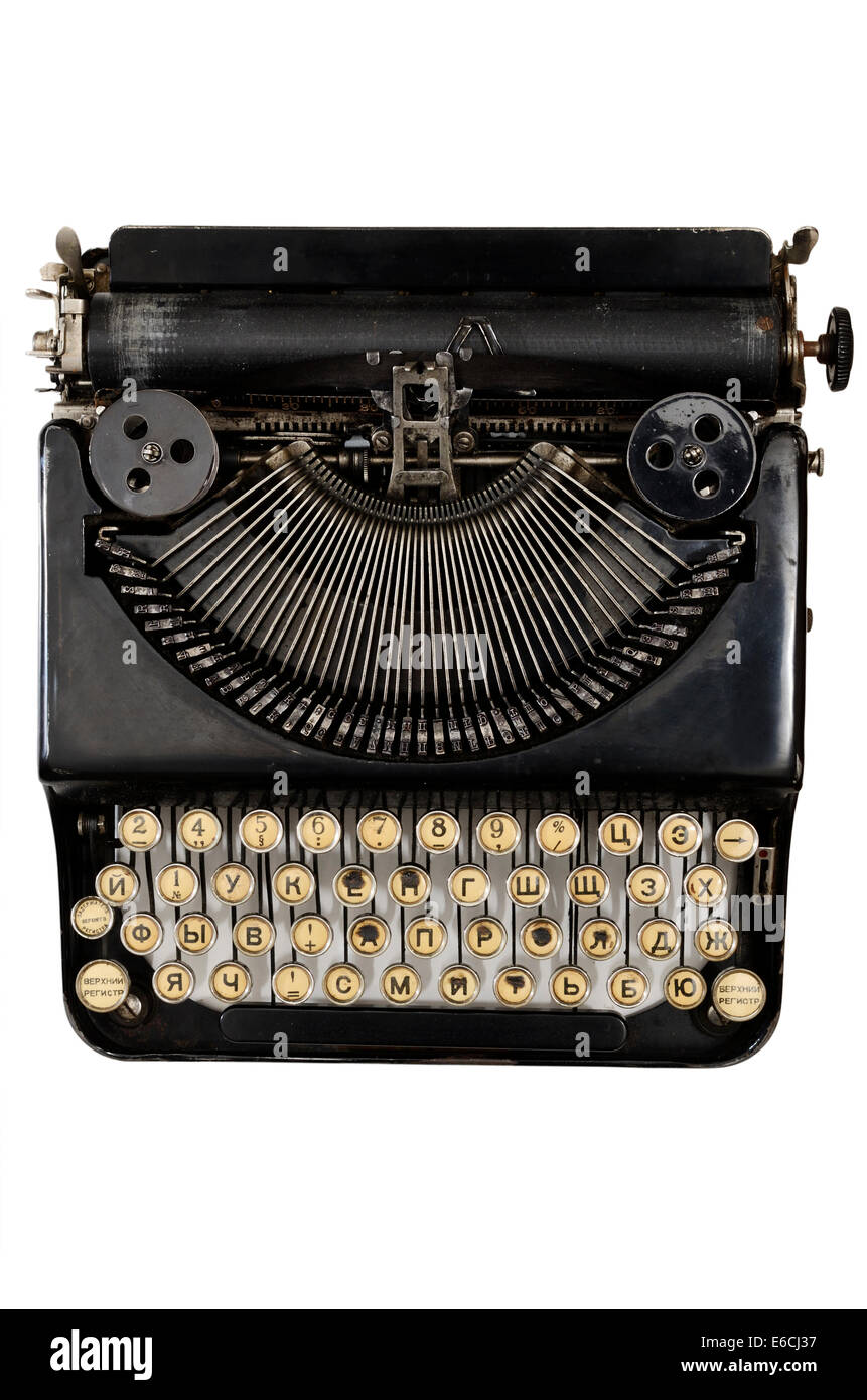 Vintage Reiseschreibmaschine mit kyrillischen Buchstaben auf weißem Stockfoto