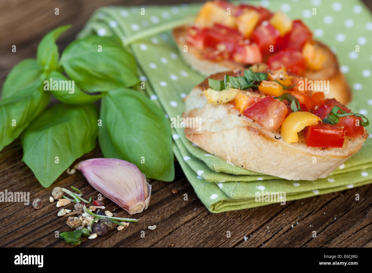 frische hausgemachte knusprige italienische Antipasti Bruschetta Stockfoto