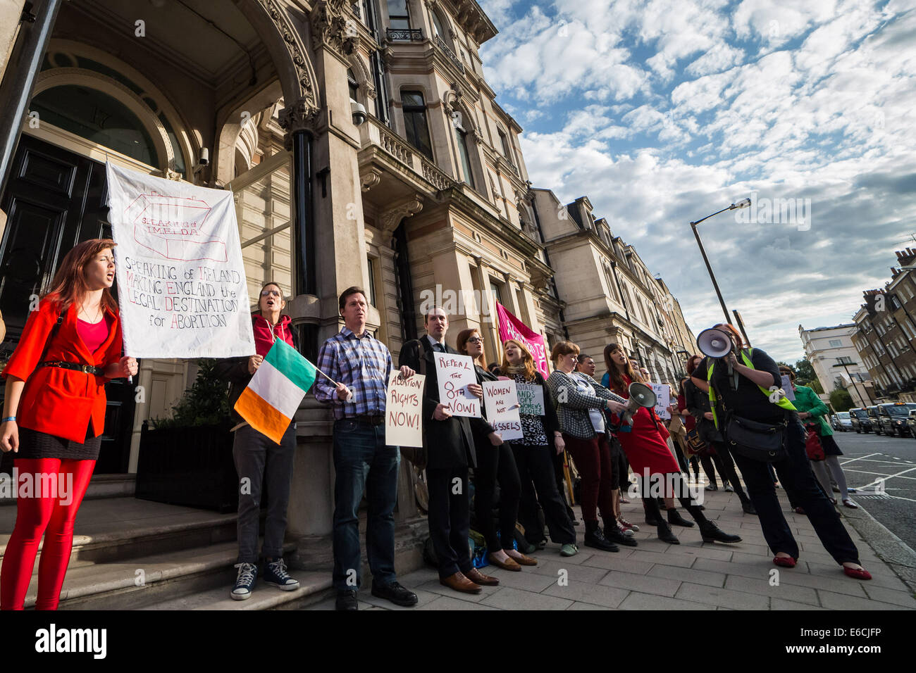 London, UK. 20. August 2014.  Recht zur Abtreibung protestieren außerhalb irische Botschaft 2014 Credit: Guy Corbishley/Alamy Live-Nachrichten Stockfoto