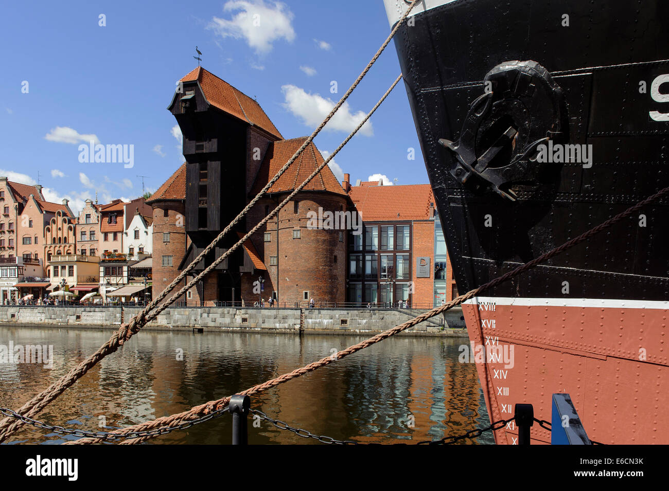 Stadttor Brama Zuraw nad Mottlau und Museum Schiff in Danzig, Polen, Europa Stockfoto