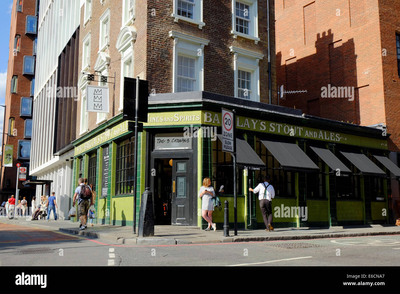 Die drei Kronen Pub, Barclays Stout & Ales in East London Stockfoto