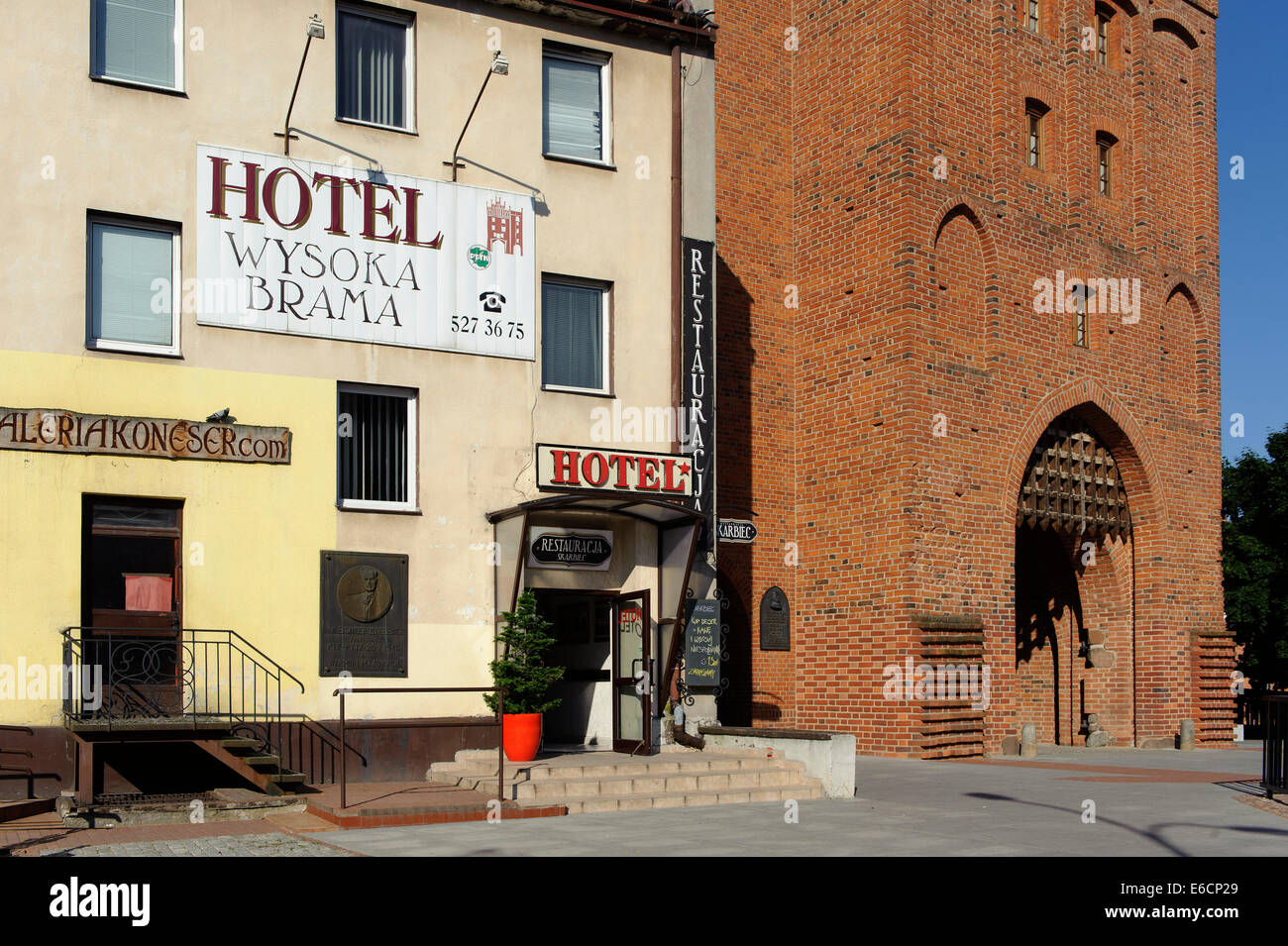 Stadttor und Hotel Wysocka Brama in Olsztyn, Polen, Europa Stockfoto