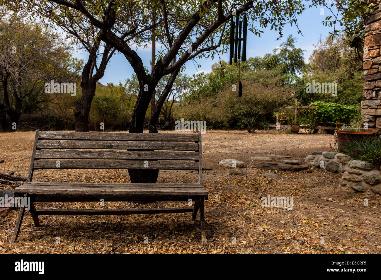 Bank und Wind chime in Griechenland. Stockfoto