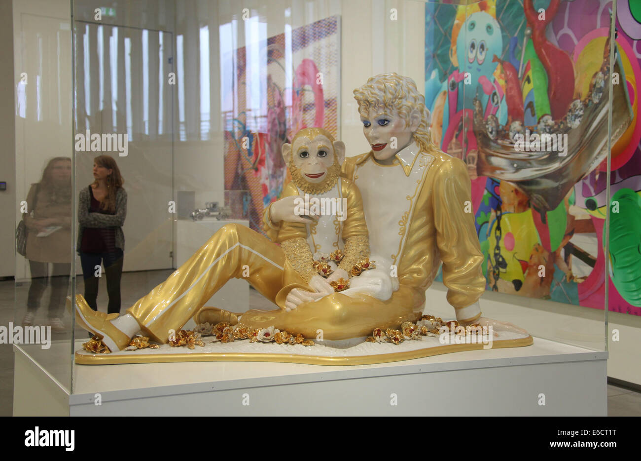 Michael Jackson and Bubbles von Jeff Koons ausgestellt im Kunstmuseum