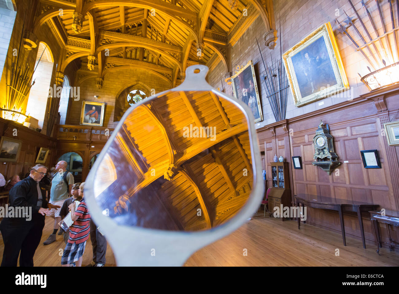 Die gewölbten Holzdecke in der großen Halle bei Bamburgh Castle in Northumberland, England. Stockfoto